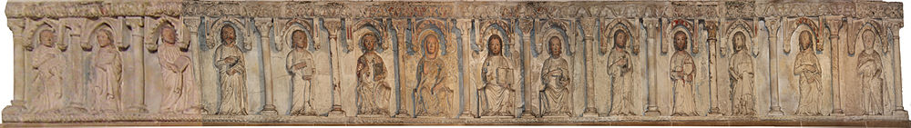 Der Apostelfries an der südlichen Querschiffwand