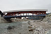Die neue Loisachbrücke in Eschenlohe, die im Zuge der Hochwasserschutzmaßnahmen nach den Hochwässern 1999 und 2005 gebaut wurde