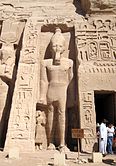 Kleiner Tempel (Abu Simbel) 07a.jpg