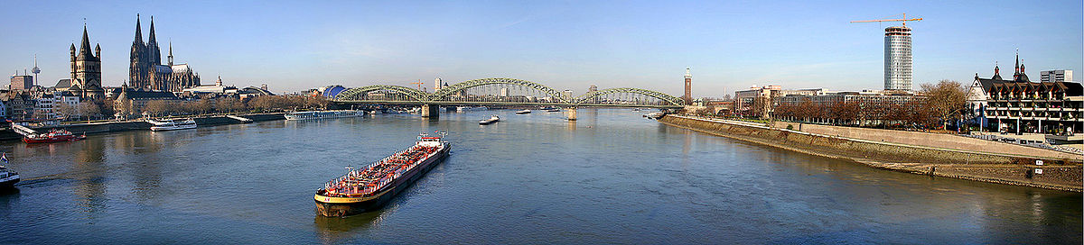 Köln-Panorama von der Deutzer Brücke nach Norden gesehen, Januar 2005
