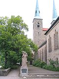 St. Laurentius Seitenansicht (Neuendettelsau).jpg