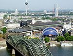 Kölner Hauptbahnhof - Hohenzollernbrücke - Musical Dome.jpg