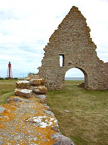 Kapelludden - lighthouse and chapel ruins.jpg