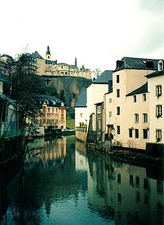 Die Alzette in Grund (lux.: Gronn), ein Stadtteil der Stadt Luxemburg