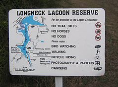 Informationstafel auf dem Rundweg um die Longneck Lagoon