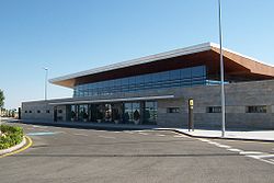 Aeropuerto Los Llanos exterior.jpg