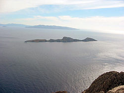 Anditilos von Tilos aus gesehen (am Horizont die Insel Chalki)