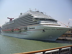 Carnival Magic unmittelbar vor der Indienststellung im Hafen von Venedig