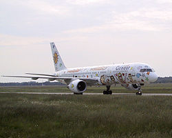 Boeing 757-200 von Condor, in Sonderlackierung (Rizzi Bird)