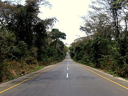 Neu ausgebaute Überlandstrasse Luanda – Uíge (2010)