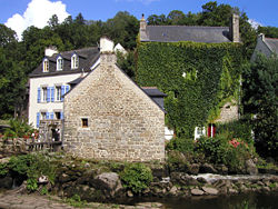 Häuser am Fluss in Pont-Aven