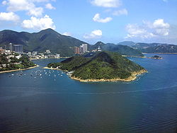 Middle Island (Vordergrund) und Repulse Bay, Ansicht von der Ocean Park Seilbahn