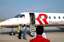 Ein Embraer ERJ 145 der Rheintalflug im Jahr 2003