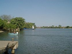 Der Gambia-Fluss in der Nähe der Insel