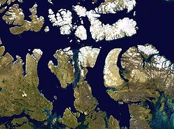 Satelliten-Fotomontage von Somerset Island (mitte)