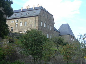 Burg Untermaubach von der Rurseite aus gesehen