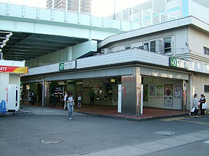 JREast-Shin-koyasu-station-building.jpg