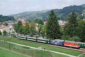 Zug mit Reihe 2095 in Waidhofen Lokalbahnhof