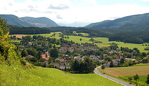 Blick auf Hernstein vom Ortsteil Aigen