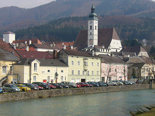 Blick zur Altstadt, davor die Erlauf