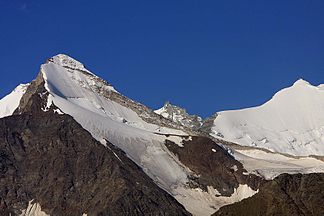 Brunegghorn (links) und Bishorn (ganz rechts) von Nordosten