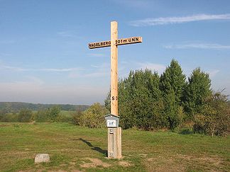 Gipfelkreuz auf dem Hagelberg (mit veralteter Höhenangabe)