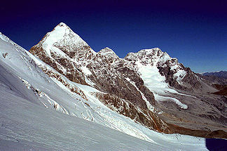 Königspitze, Monte Zebrù und Ortler (von links nach rechts) von Südosten aus gesehen