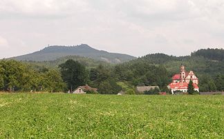 Blick zum Hochwald von Mařenice (Tschechien)