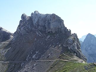 Die Westliche Karwendelspitze über der Karwendelgrube