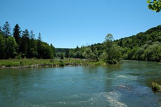 Die Isar beim Georgenstein(stehender Felsblock oberhalb der Bildmitte)