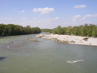 Der Lech in Augsburg, Blick vom Hochablass flussabwärts