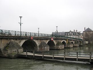 Brücke in Vierzon über die Yèvre und den Canal de Berry