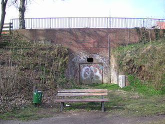 Der zugemauerte Tunnel am Horstsee, der früher zur Aktien-Ziegelei Horst führte.