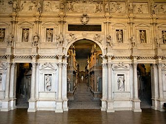 Teatro Olimpico, Bühnenwand