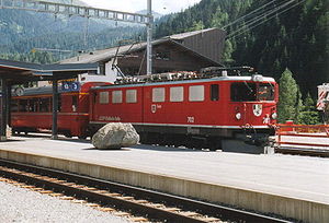 Die Ge 6/6 II 702 (Curia) am 21. Juni 2003 in Klosters-Platz.
