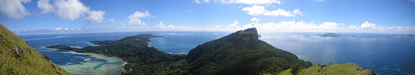 Panoramablick vom Mont Mokoto auf Magareva mit dem Mont Duff im Vordergrund