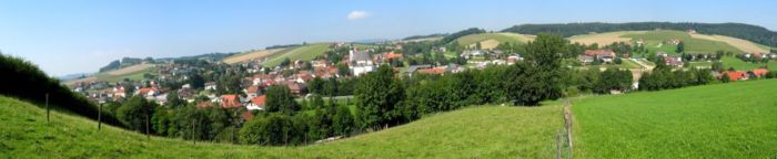 Panoramablick auf die Marktgemeinde Offenhausen