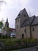 Außenansicht der Kirche St. Walburga in Alfen