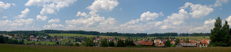 Blick vom Süden über Seewald (rechts auf dem Bild) und Besenfeld (links auf dem Bild)