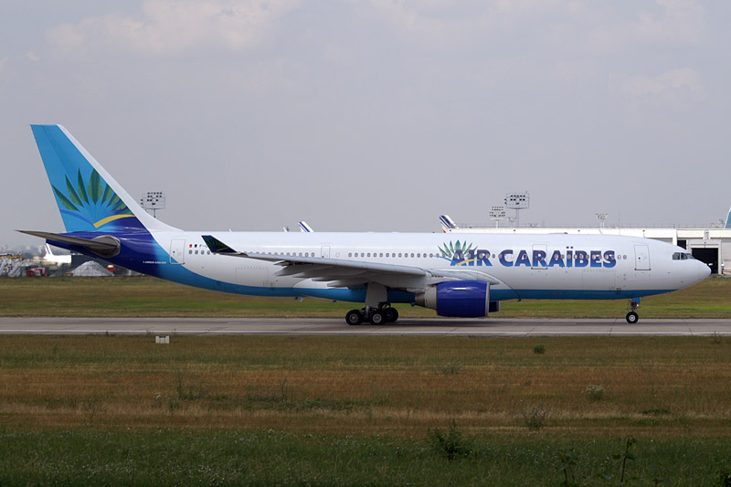 Air_Caraibes_A330_F-OFDF.jpg