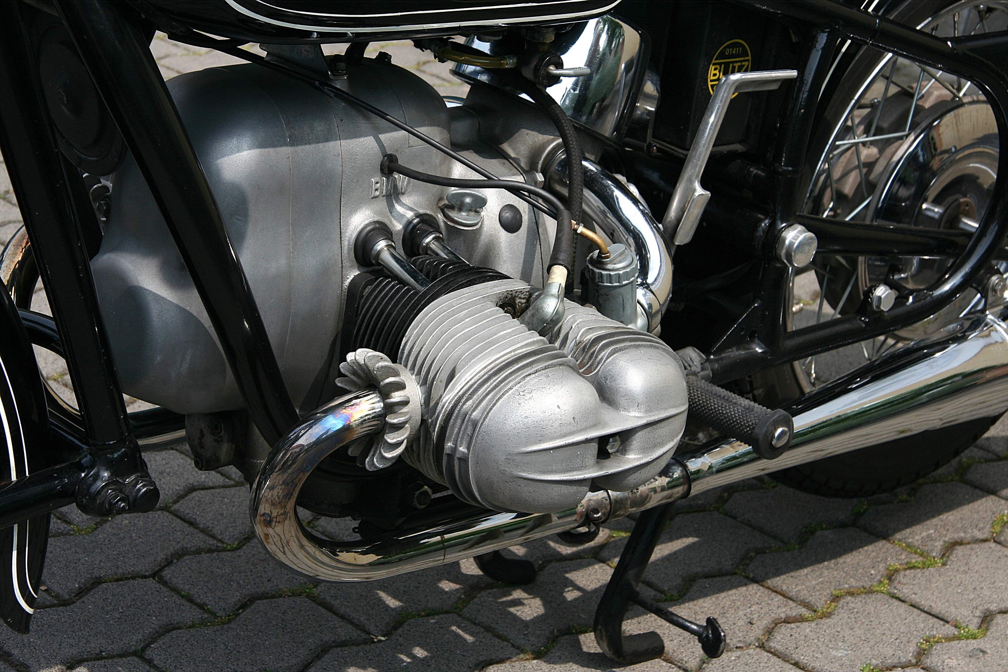 BMW_R_69_S_=_Motor__Bj__1963_%282007-06-10%29.jpg