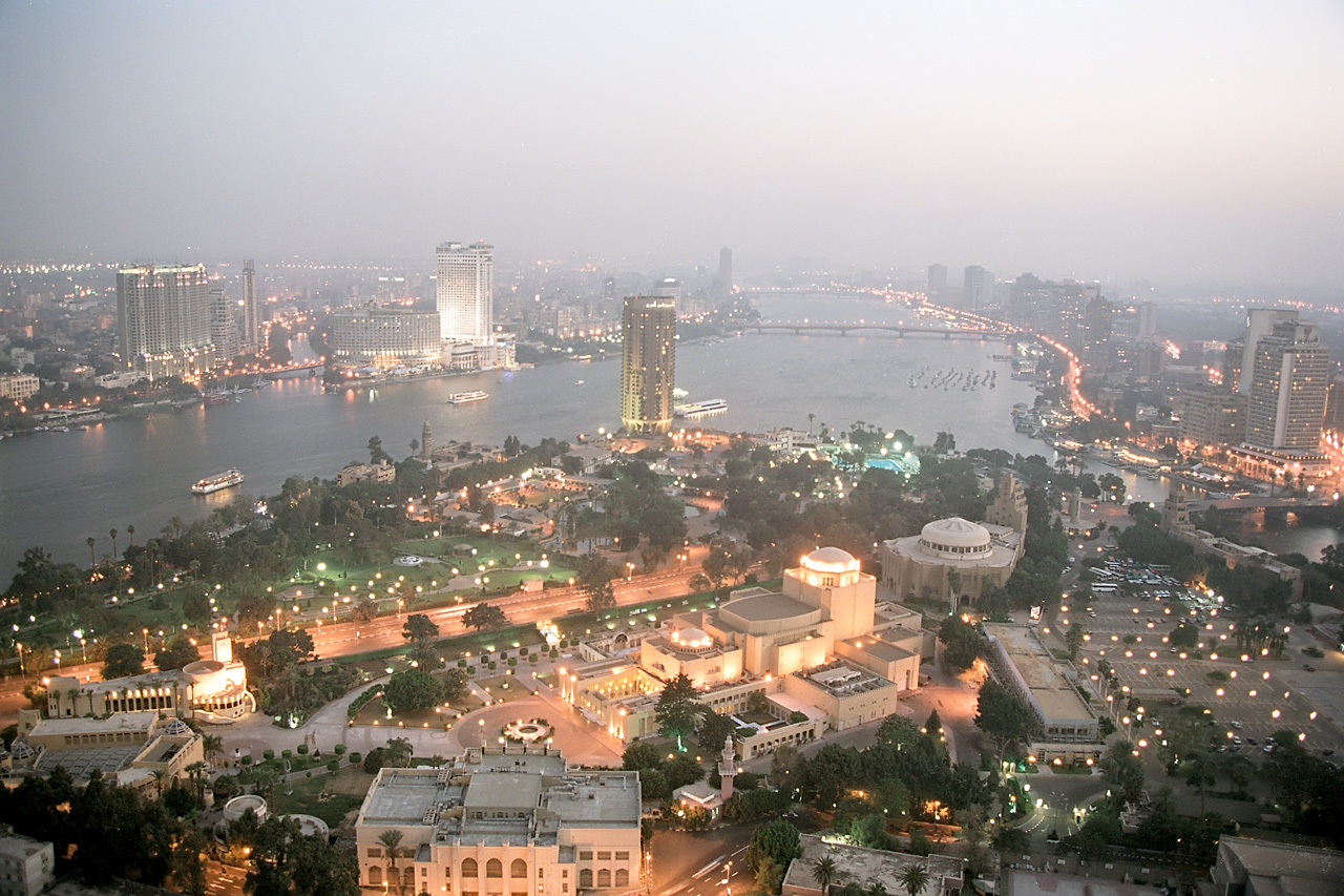 http://de.academic.ru/pictures/dewiki/67/Cairo__evening_view_from_the_Tower_of_Cairo__Egypt__Oct_2004.jpg