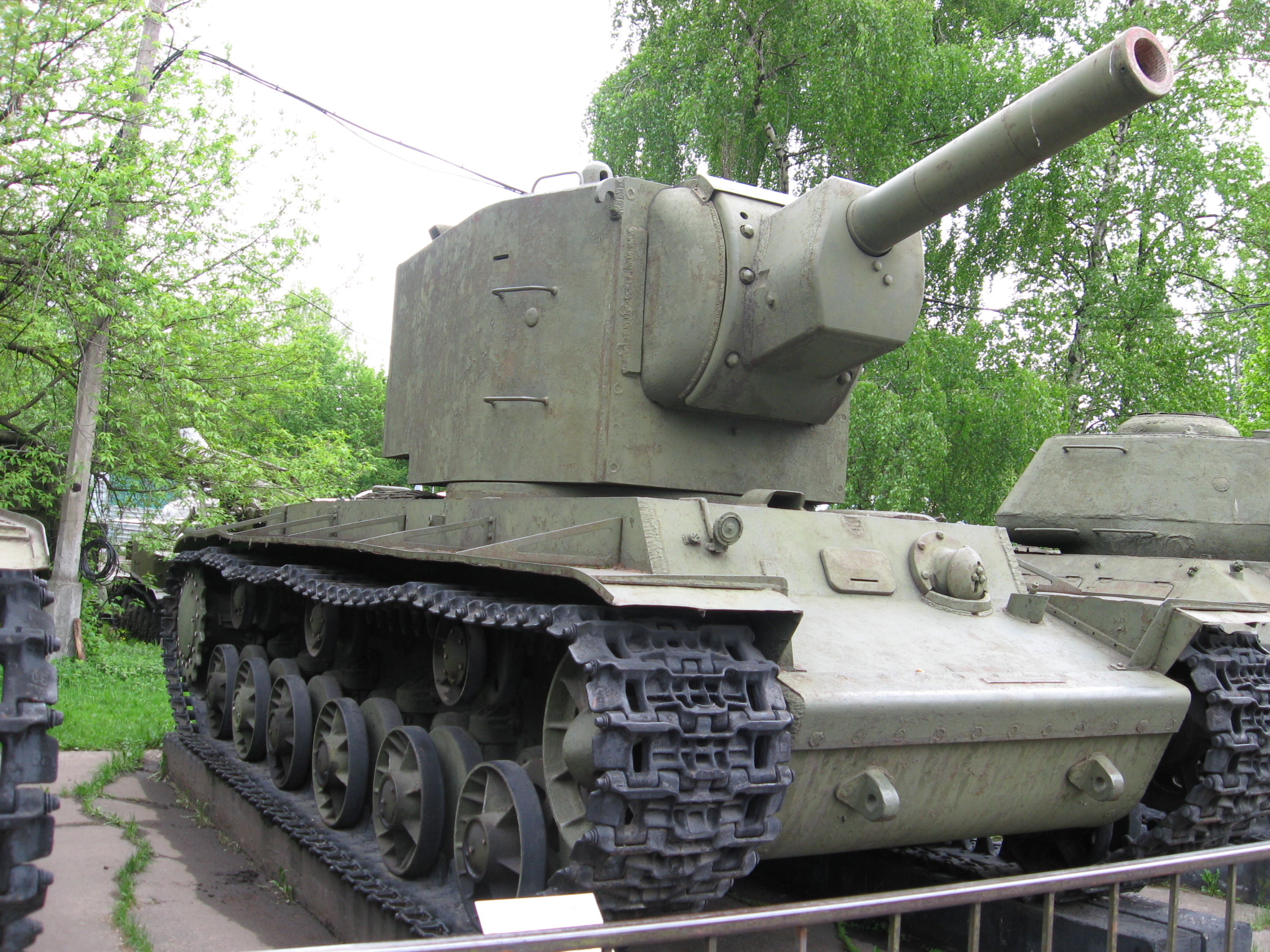 http://de.academic.ru/pictures/dewiki/75/Kv-2_in_the_Moscow_museum_of_armed_forces.jpg