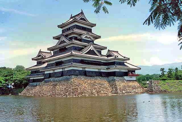MatsumotoCastle.jpg