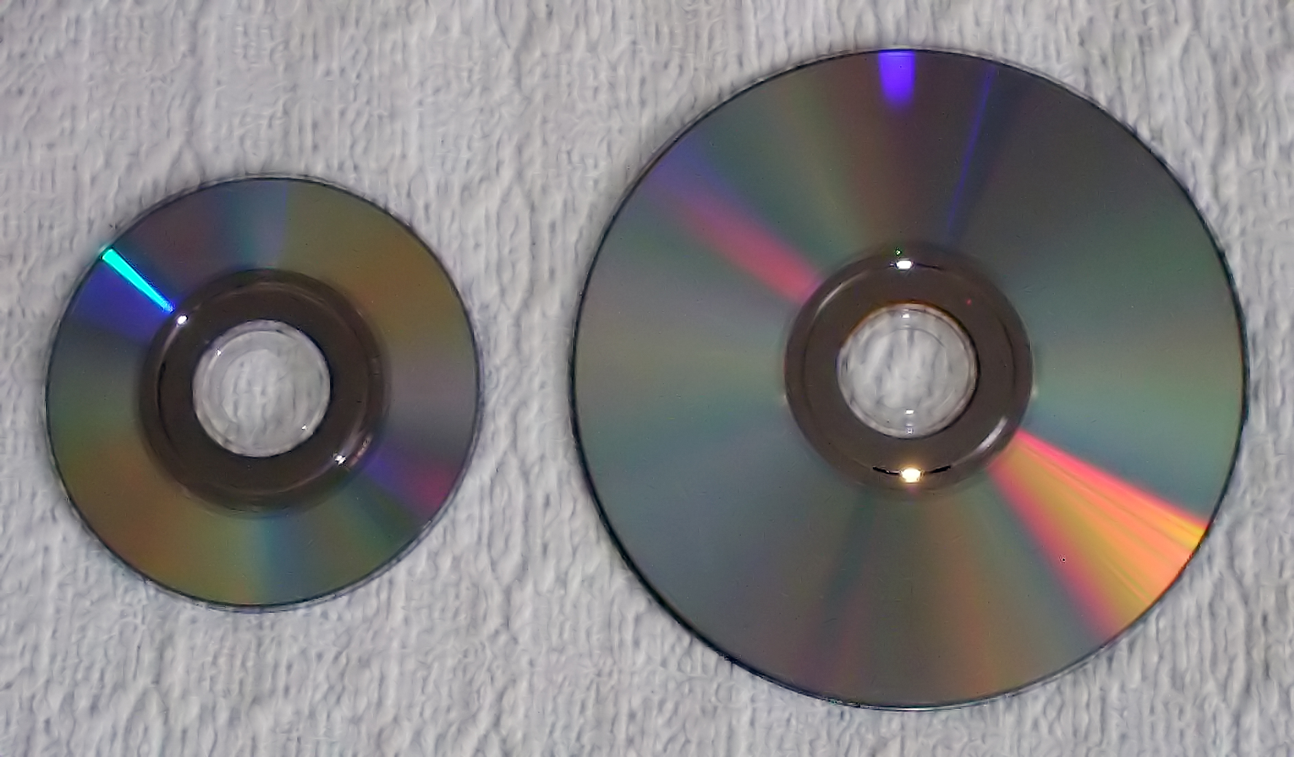 Nintendo_GameCube_Game_Disc_and_Wii_Optical_Disc.jpg