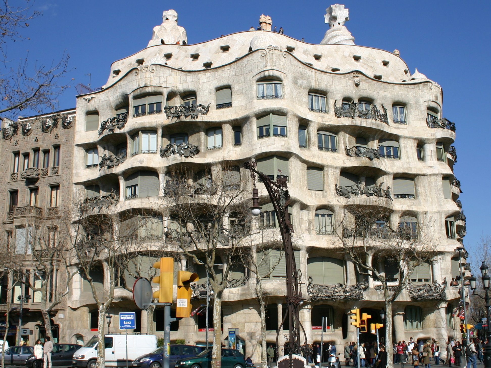 http://de.academic.ru/pictures/dewiki/83/Spain_Barcelona_Casa_Mila.jpg