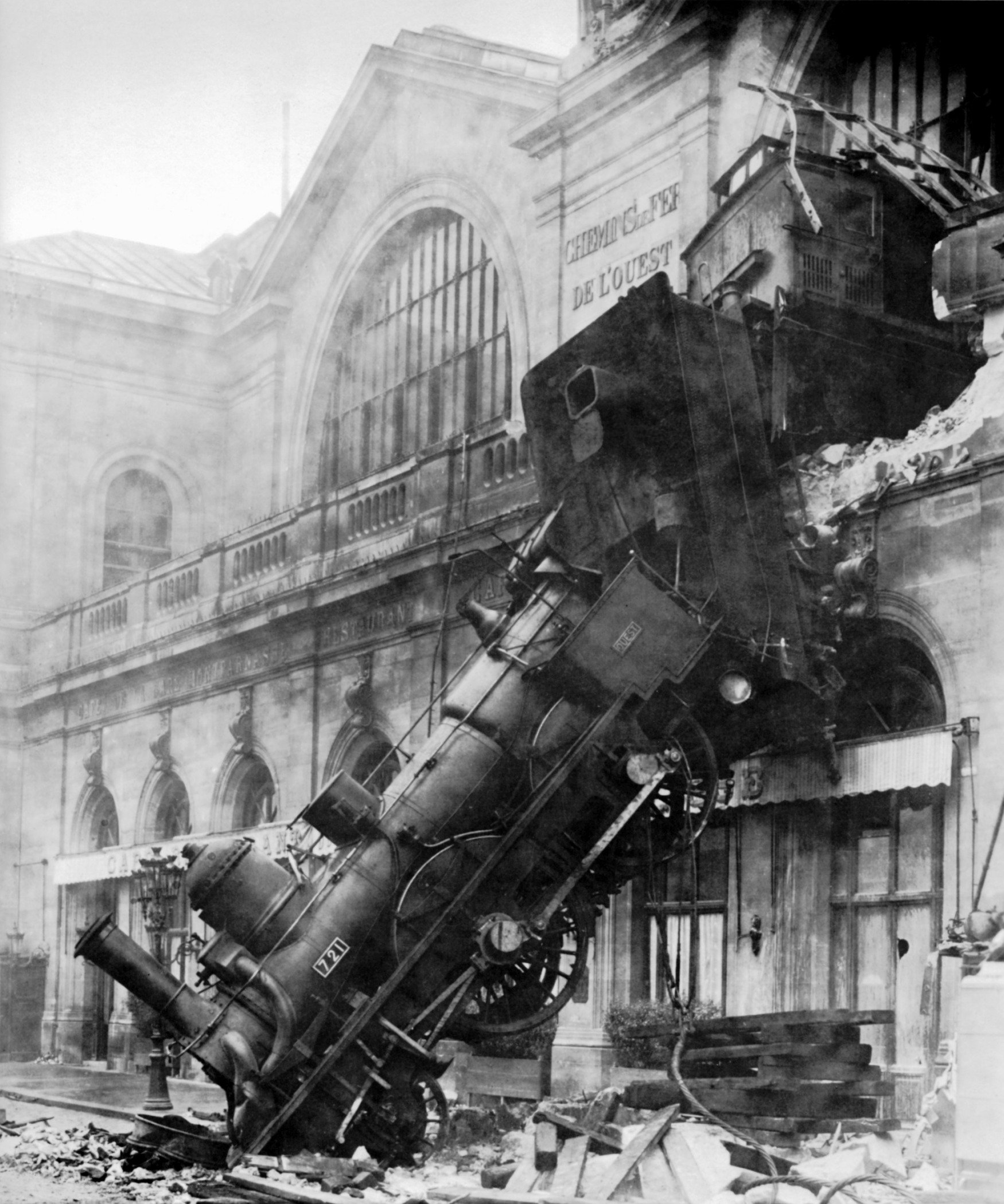 http://de.academic.ru/pictures/dewiki/84/Train_wreck_at_Montparnasse_1895.jpg