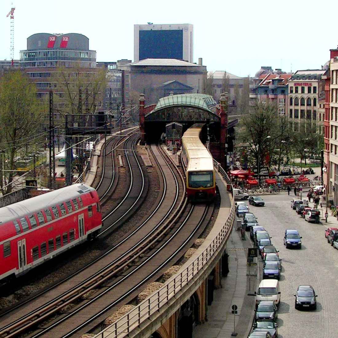 [Bild: berlin_sbahn_hackeschermarkt_east.jpg]