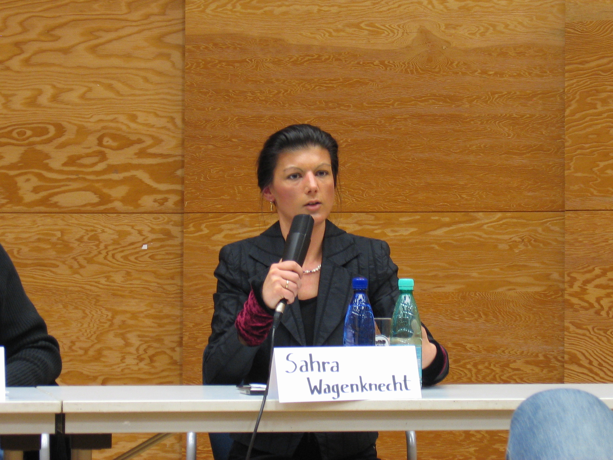Sahra Wagenknecht 1990 - Sahra Wagenknecht, DIE LINKE: Draghi kauft den Banken ihr ... - 1990 bis 1996 studium der philosophie und neueren deutschen literatur in jena, berlin und groningen;
