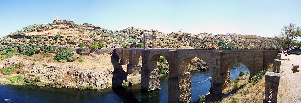 Panoramabild der Brücke von Alcántara